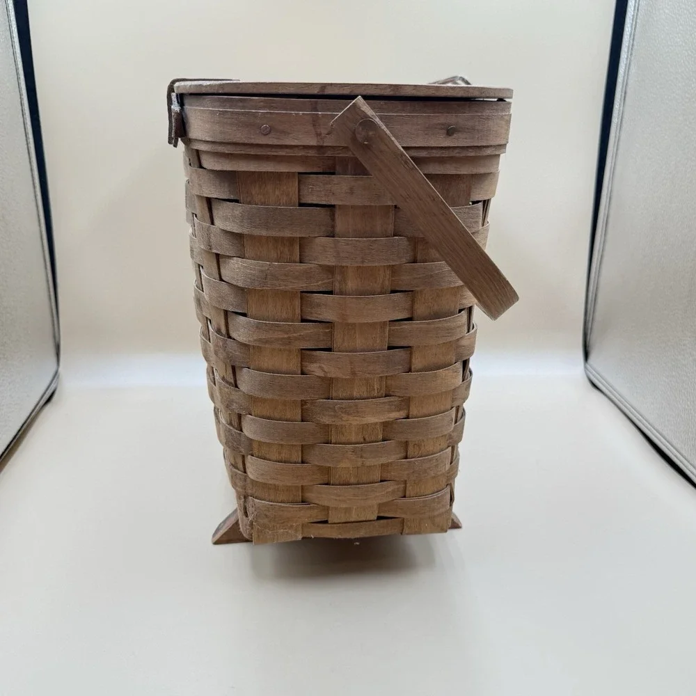 Vintage 1986 Longaberger Footed Basket W/Handle Signed Magazine Holder W/Lid